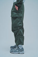 画像をギャラリービューアに読み込む, THE CHANGING LENGTH/HEM DEFORMED CARGO PANTS