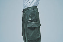 画像をギャラリービューアに読み込む, THE CHANGING LENGTH/HEM DEFORMED CARGO PANTS
