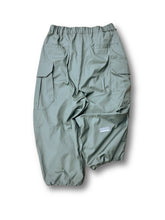 画像をギャラリービューアに読み込む, THE CHANGING LENGTH/HEM CROPPED CARGO PANTS