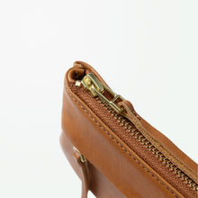 画像をギャラリービューアに読み込む, FLAT ZIPPER POUCH (S). HORWEEN LEATHER