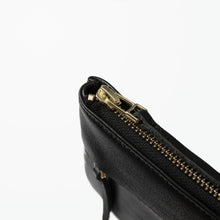 画像をギャラリービューアに読み込む, FLAT ZIPPER POUCH (S). HORWEEN LEATHER