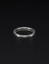画像をギャラリービューアに読み込む, Engraved Pave Ring