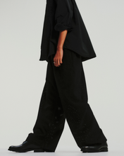 画像をギャラリービューアに読み込む, Punching Faux Suede Side Seamless Easy Trousers