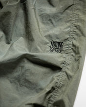 画像をギャラリービューアに読み込む, UTILITY NYLON TUCK EASY PANTS