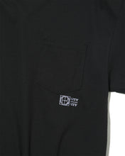 画像をギャラリービューアに読み込む, EMBROIDED LOGO POCKET TEE COTTON JERSEY by CITY COUNTRY CITY