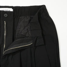 画像をギャラリービューアに読み込む, Hard Twist Yarn Twill 3 Tuck Wide Trousers