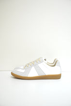 画像をギャラリービューアに読み込む, REPLICA SNEAKERS