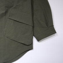 画像をギャラリービューアに読み込む, THE IN-OUTSIDE POCKETS OVERSIZED CPO SHIRT JACKET