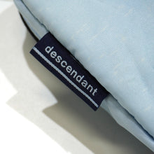 画像をギャラリービューアに読み込む, HUGG POUCH TAKES HANDS