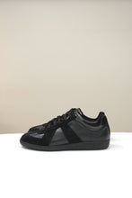 画像をギャラリービューアに読み込む, REPLICA SNEAKERS