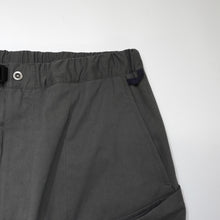 画像をギャラリービューアに読み込む, THE CHANGING LENGTH/HEM DEFORMED CARGO PANTS