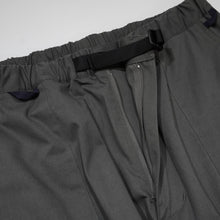 画像をギャラリービューアに読み込む, THE CHANGING LENGTH/HEM DEFORMED CARGO PANTS