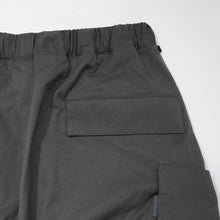 画像をギャラリービューアに読み込む, THE CHANGING LENGTH/HEM DEFORMED CARGO PANTS