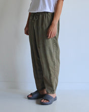 画像をギャラリービューアに読み込む, PIGMENT DYED LINEN TAPERED EASY PANTS