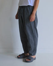 画像をギャラリービューアに読み込む, PIGMENT DYED LINEN TAPERED EASY PANTS
