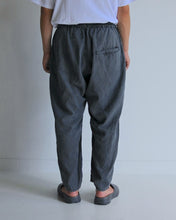 画像をギャラリービューアに読み込む, PIGMENT DYED LINEN TAPERED EASY PANTS