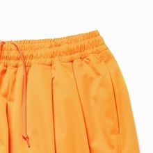 画像をギャラリービューアに読み込む, Polyester Twill 2 Tuck Track Pants