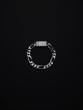 画像をギャラリービューアに読み込む, Engraved Box Crasp Figaro Bracelet