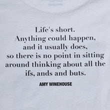 画像をギャラリービューアに読み込む, Amy Winehouse "Sitting On A Chair" Photo