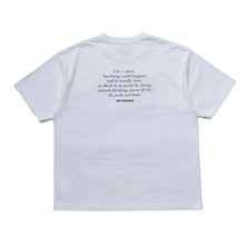 画像をギャラリービューアに読み込む, Amy Winehouse "Lean On A Car" Photo S/S