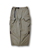 画像をギャラリービューアに読み込む, THE CHANGING LENGTH/HEM DEFORMED CARGO PANTS
