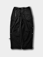 画像をギャラリービューアに読み込む, THE CHANGING LENGTH/HEM DEFORMED CARGO PANTS
