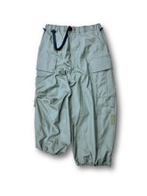 画像をギャラリービューアに読み込む, THE CHANGING LENGTH/HEM CROPPED CARGO PANTS
