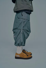 画像をギャラリービューアに読み込む, THE CHANGING LENGTH/HEM CROPPED CARGO PANTS
