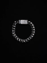 画像をギャラリービューアに読み込む, Engraved Box Crasp Bracelet
