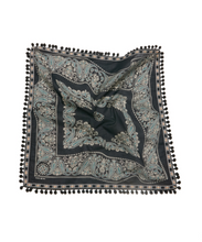 画像をギャラリービューアに読み込む, POMPOM BANDANA
