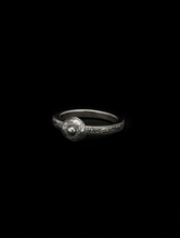 画像をギャラリービューアに読み込む, Engraved Tiny Rivet Ring
