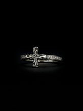 画像をギャラリービューアに読み込む, Engraved Tiny Cross Ring
