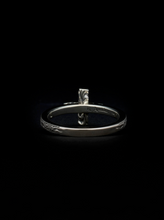 画像をギャラリービューアに読み込む, Engraved Tiny Cross Ring

