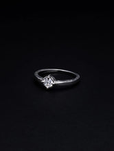 画像をギャラリービューアに読み込む, Engraved Cutstone Ring
