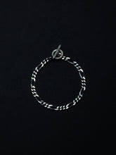 画像をギャラリービューアに読み込む, Figaro Wide Chain Bracelet

