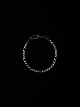 画像をギャラリービューアに読み込む, Stud Link Figaro Narrow Chain Bracelet
