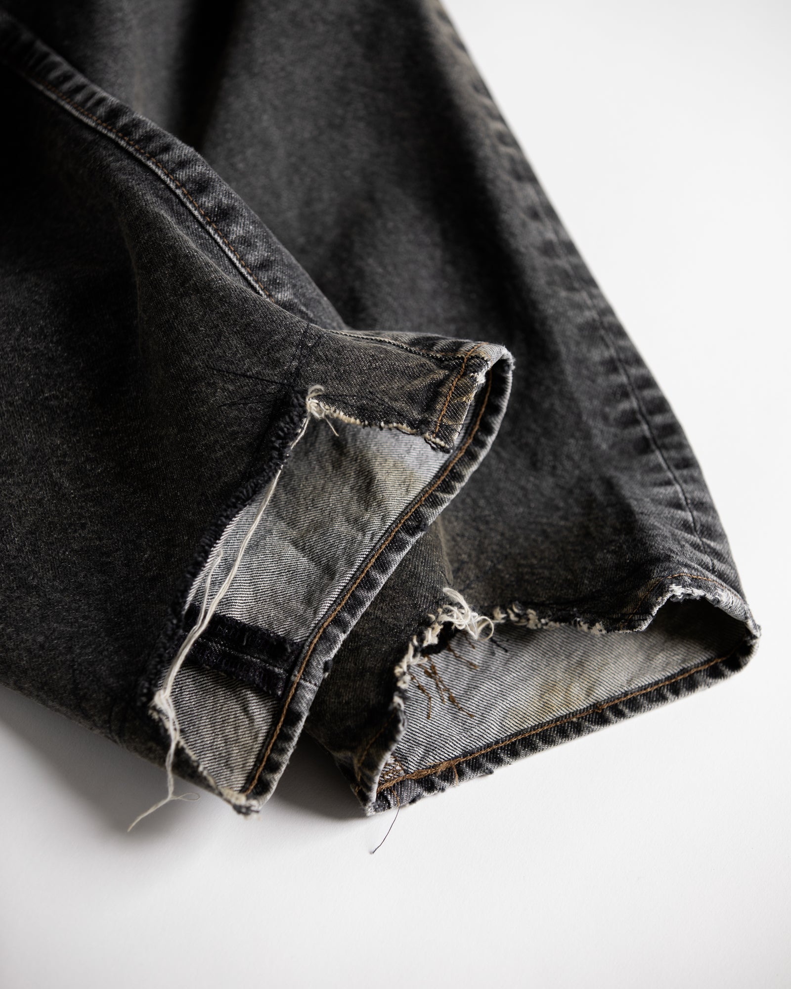 Remaked REGULAR TAPERED REMAKED 5P BLACK DENIM PANTS – Roots Bonds ONLINE STORE