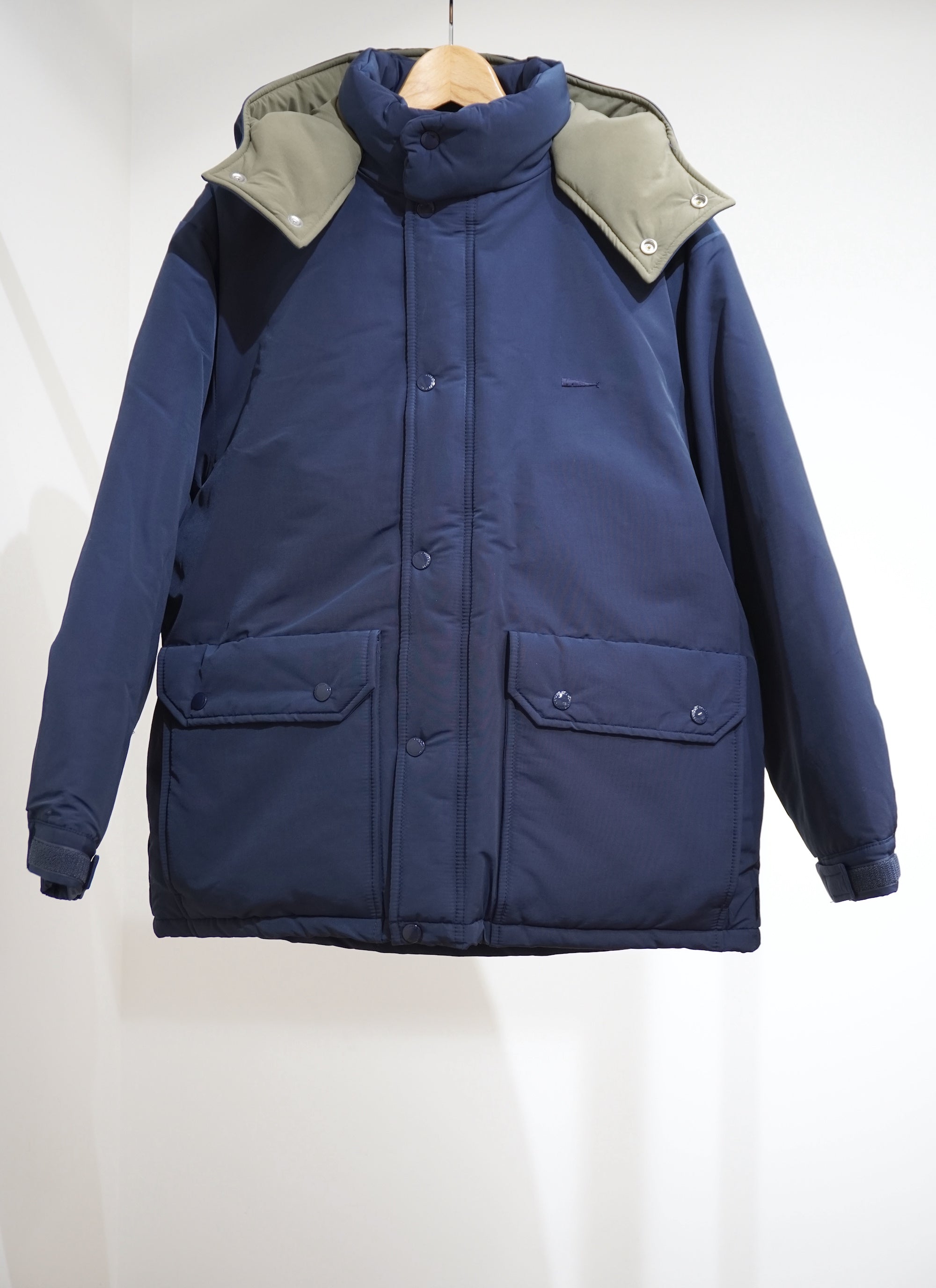 MOUNTAIN HAT PADDING JACKET CLIMA SHIELD – Roots Bonds MOUNTAIN HAT PADDING JACKET CLIMA SHIELD – Roots Bonds