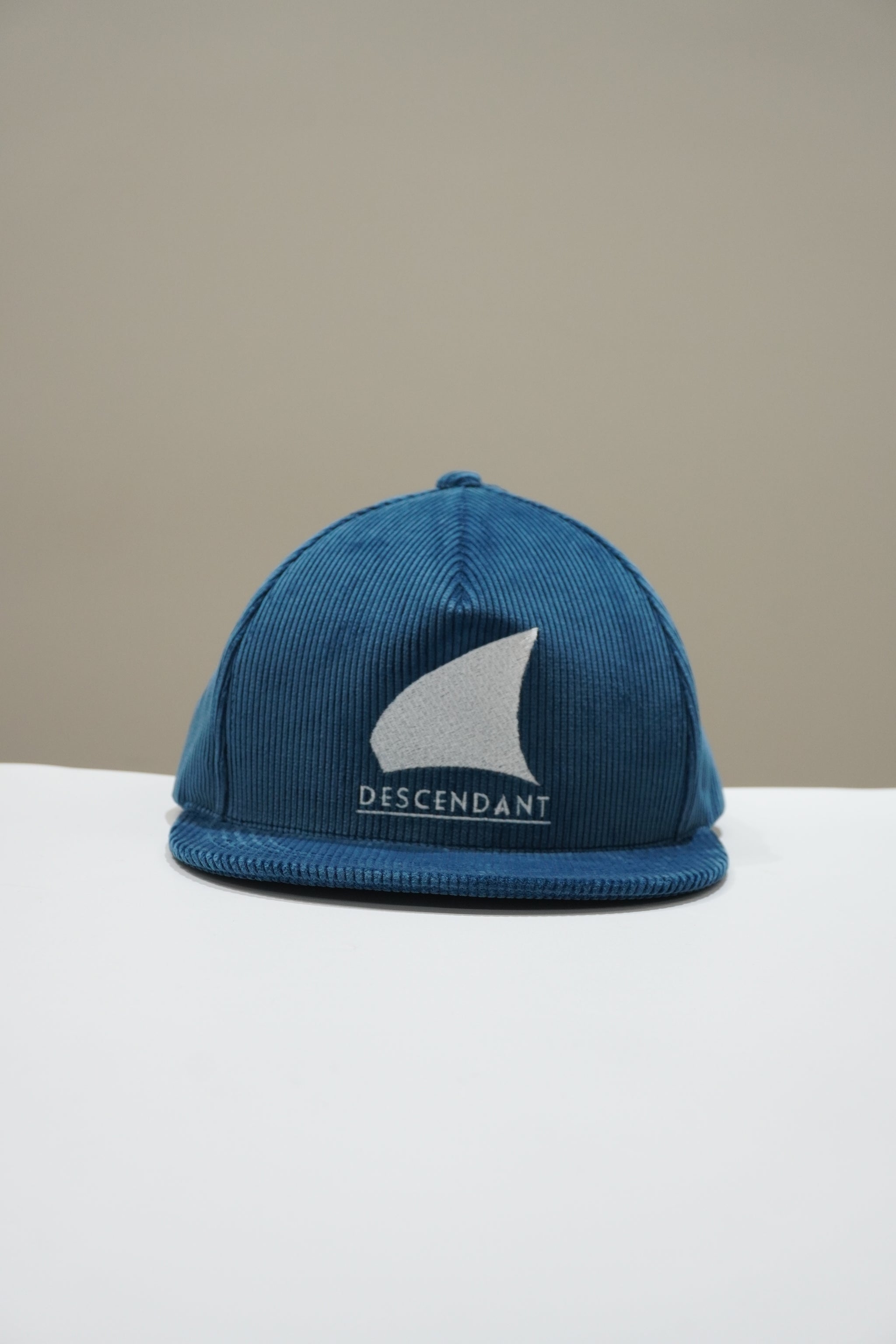 DESCENDANT GENNAKER TRUCKER BLUE キャップ DESCENDANT GENNAKER TRUCKER BLUE キャップ