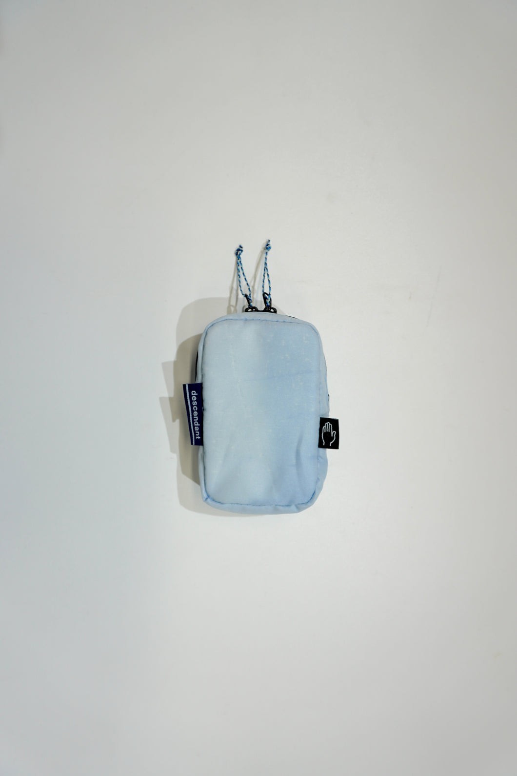 HUGG POUCH TAKES HANDS