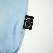 画像をギャラリービューアに読み込む, HUGG POUCH TAKES HANDS
