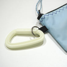 画像をギャラリービューアに読み込む, HANGG WIDE CARD CASE TAKES HANDS
