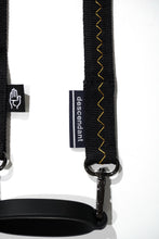 画像をギャラリービューアに読み込む, BUNGEE STRAP TAKES HANDS
