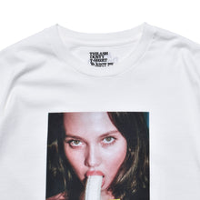 画像をギャラリービューアに読み込む, Mike Dowson Holding a Banana Girl Photo Tee by Stie-lo
