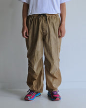 画像をギャラリービューアに読み込む, UTILITY NYLON TUCK EASY PANTS
