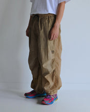 画像をギャラリービューアに読み込む, UTILITY NYLON TUCK EASY PANTS
