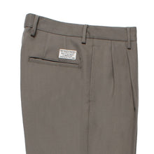画像をギャラリービューアに読み込む, DOUBLE PLEATED CHINO TROUSERS(TYPE-2)
