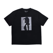 画像をギャラリービューアに読み込む, Amy Winehouse "Profile" Photo S/S Tee
