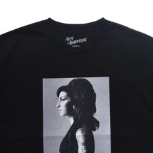 画像をギャラリービューアに読み込む, Amy Winehouse "Profile" Photo S/S Tee
