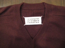 画像をギャラリービューアに読み込む, ELBOW PATCH V-NECK KNIT
